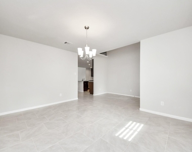 6934 Rosalina Landing Ln - Photo Thumbnail 14