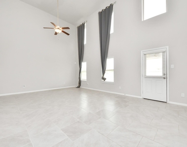6934 Rosalina Landing Ln - Photo Thumbnail 12
