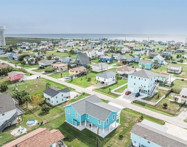 16630 Jean Lafitte Road - Photo Thumbnail 3