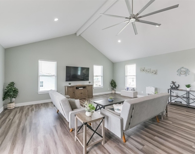 16630 Jean Lafitte Road - Photo Thumbnail 8