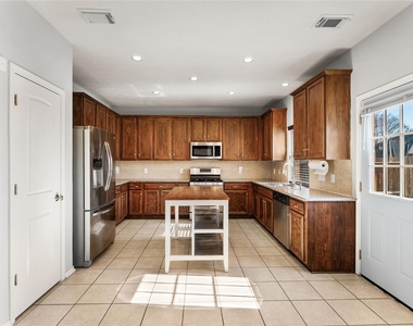 7419 Chathan Glen Lane - Photo Thumbnail 4