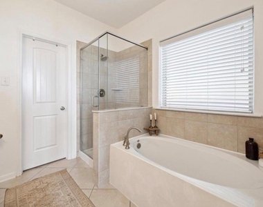 5310 Rue Dela Croix Drive - Photo Thumbnail 11