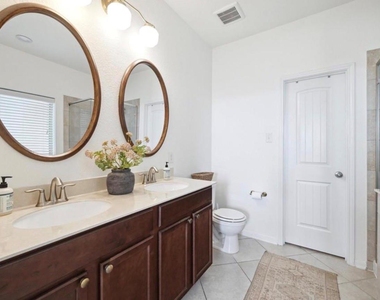 5310 Rue Dela Croix Drive - Photo Thumbnail 10