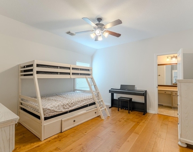 7 Stickley Court - Photo Thumbnail 21