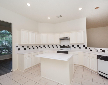 918 Tennyson Drive - Photo Thumbnail 9