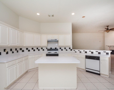 918 Tennyson Drive - Photo Thumbnail 11