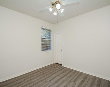 918 Tennyson Drive - Photo Thumbnail 21