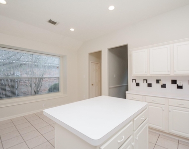 918 Tennyson Drive - Photo Thumbnail 10