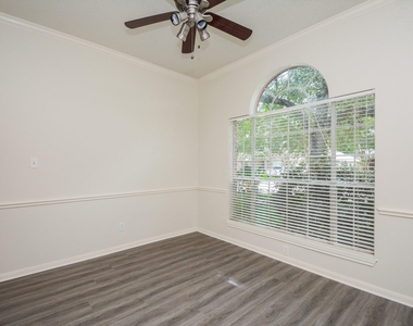 918 Tennyson Drive - Photo Thumbnail 3