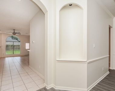 918 Tennyson Drive - Photo Thumbnail 5