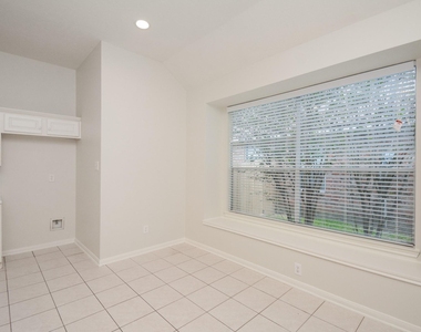 918 Tennyson Drive - Photo Thumbnail 13
