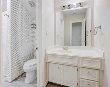 2027 Westshore Drive - Photo Thumbnail 36