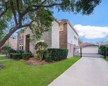 2027 Westshore Drive - Photo Thumbnail 2