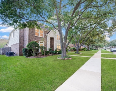 2027 Westshore Drive - Photo Thumbnail 4