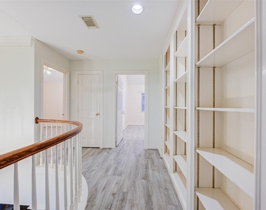 2027 Westshore Drive - Photo Thumbnail 35