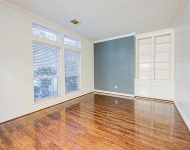 2027 Westshore Drive - Photo Thumbnail 8