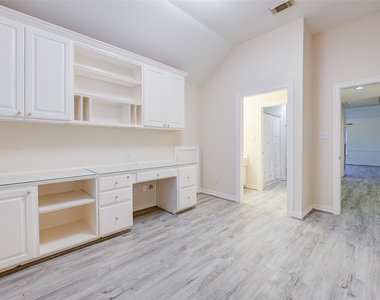 2027 Westshore Drive - Photo Thumbnail 40