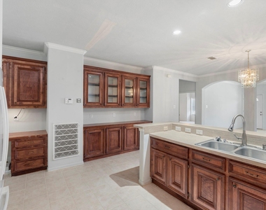 1310 E James Street - Photo Thumbnail 8