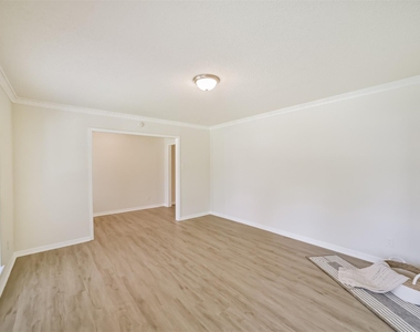 1011 Baltic Lane - Photo Thumbnail 17