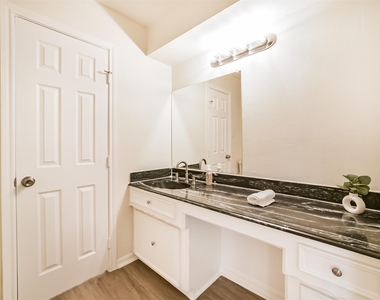 1011 Baltic Lane - Photo Thumbnail 31