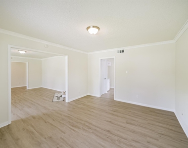1011 Baltic Lane - Photo Thumbnail 15
