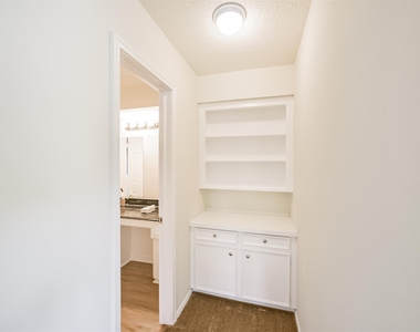 1011 Baltic Lane - Photo Thumbnail 39