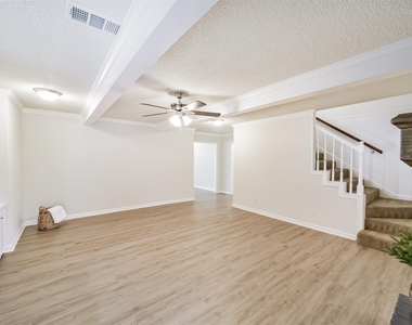 1011 Baltic Lane - Photo Thumbnail 4