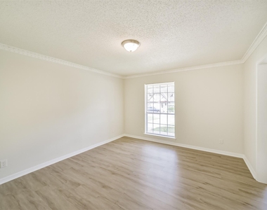 1011 Baltic Lane - Photo Thumbnail 14