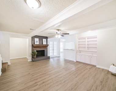1011 Baltic Lane - Photo Thumbnail 3
