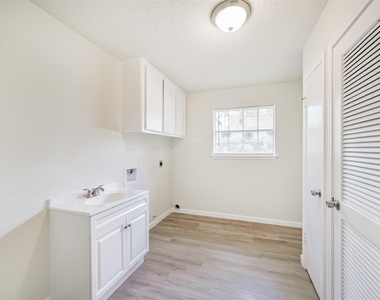 1011 Baltic Lane - Photo Thumbnail 21