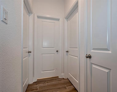 4206 Colony Lane - Photo Thumbnail 3