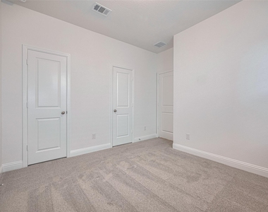 4206 Colony Lane - Photo Thumbnail 5