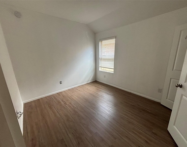 1739 Sahara Drive - Photo Thumbnail 15