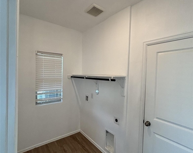 1739 Sahara Drive - Photo Thumbnail 12