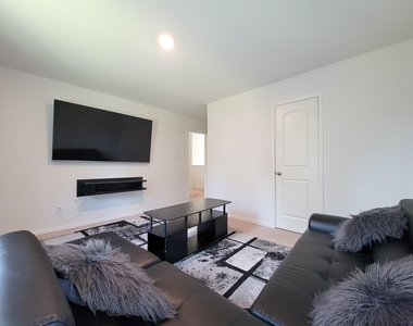 10793 Castle Rock Drive - Photo Thumbnail 29