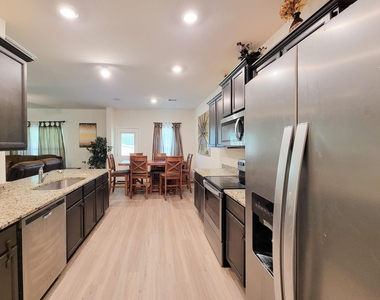 10793 Castle Rock Drive - Photo Thumbnail 11