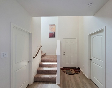 10793 Castle Rock Drive - Photo Thumbnail 3