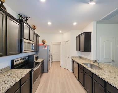 10793 Castle Rock Drive - Photo Thumbnail 8