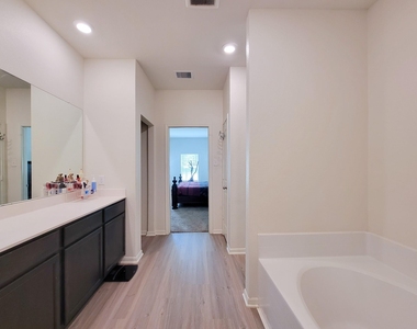 10793 Castle Rock Drive - Photo Thumbnail 18