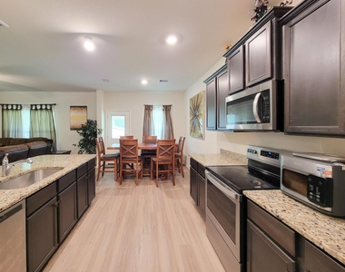 10793 Castle Rock Drive - Photo Thumbnail 12