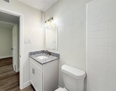 1016 E Walker Street - Photo Thumbnail 17