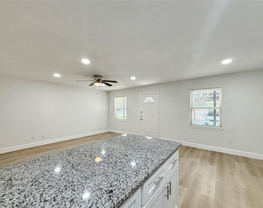 1016 E Walker Street - Photo Thumbnail 10