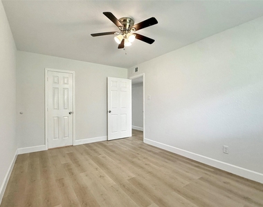 1016 E Walker Street - Photo Thumbnail 14