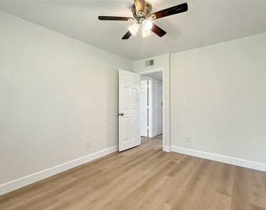 1016 E Walker Street - Photo Thumbnail 13