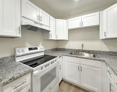 1016 E Walker Street - Photo Thumbnail 9