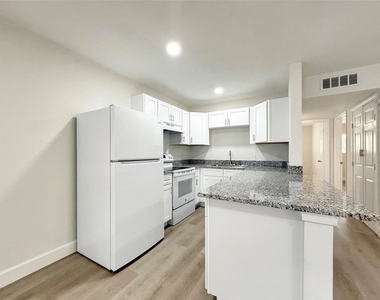 1016 E Walker Street - Photo Thumbnail 11