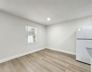 1016 E Walker Street - Photo Thumbnail 12