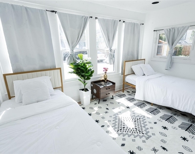 1629 Bonnie Brae Street - Photo Thumbnail 12