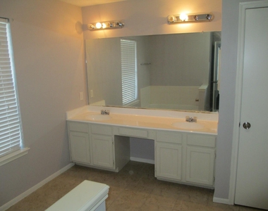 16714 Cheshire Place Drive - Photo Thumbnail 20