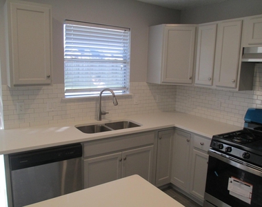 16714 Cheshire Place Drive - Photo Thumbnail 10